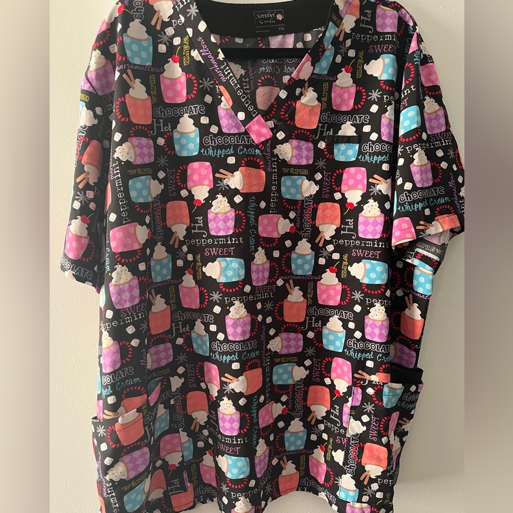 Sanibel Scrub Top Cocoa Design - Size 2XL